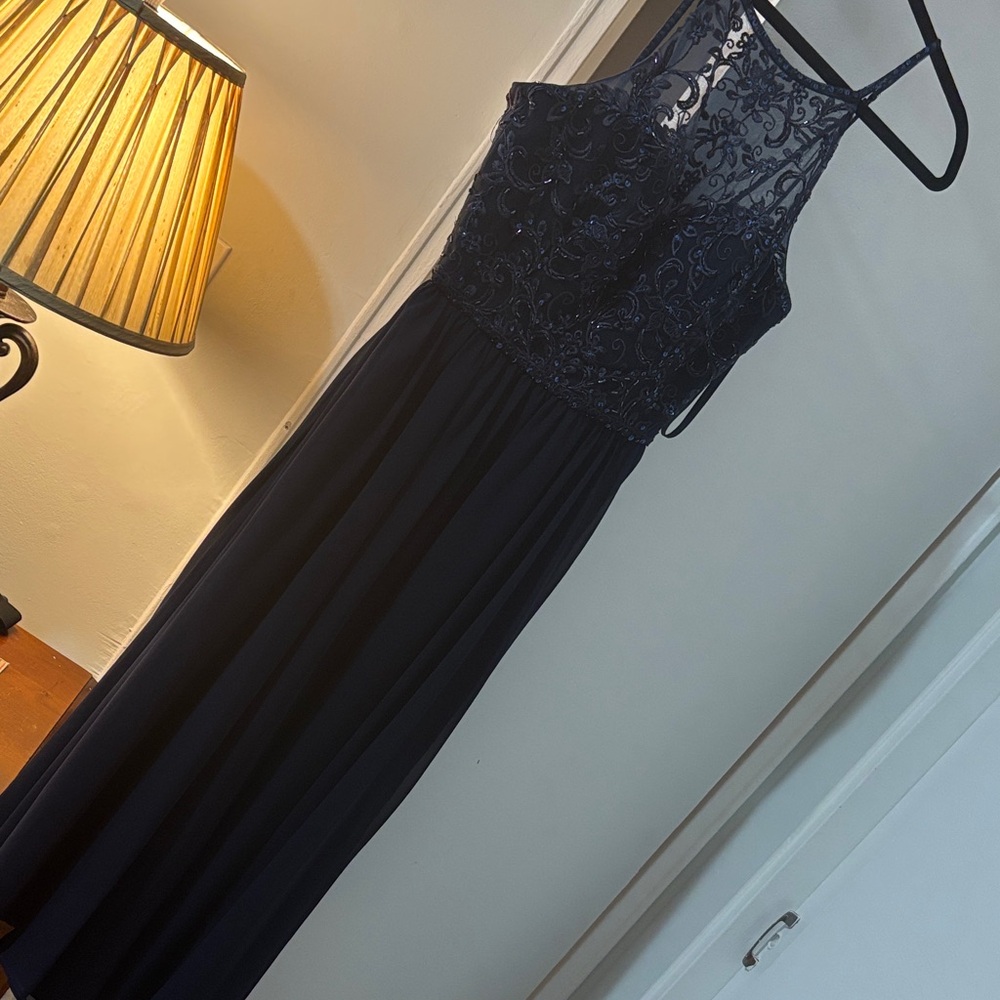 Elegant Navy Blue Lace Evening Dress